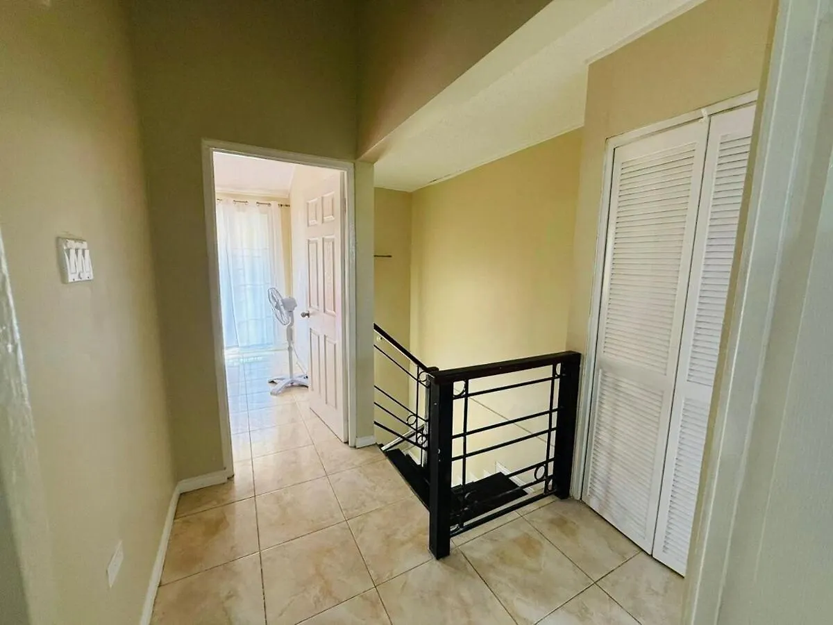 Country Club Retreat Villa Portmore 0*,
